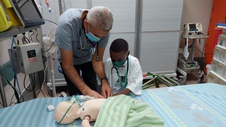 فيديو : الطفل فراس أبو بلال يعاني من شلل دماغي | طبيب ليوم واحد